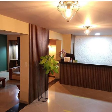 Hotel Prado 34 West ブカラマンガ エクステリア 写真