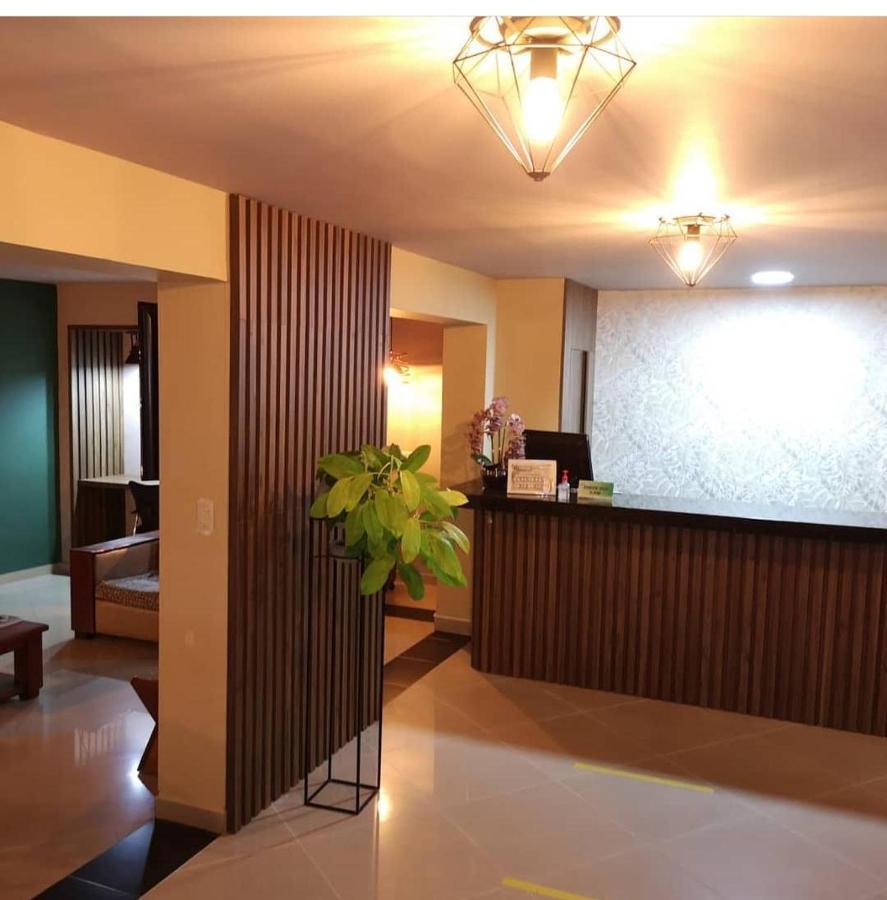 Hotel Prado 34 West ブカラマンガ エクステリア 写真