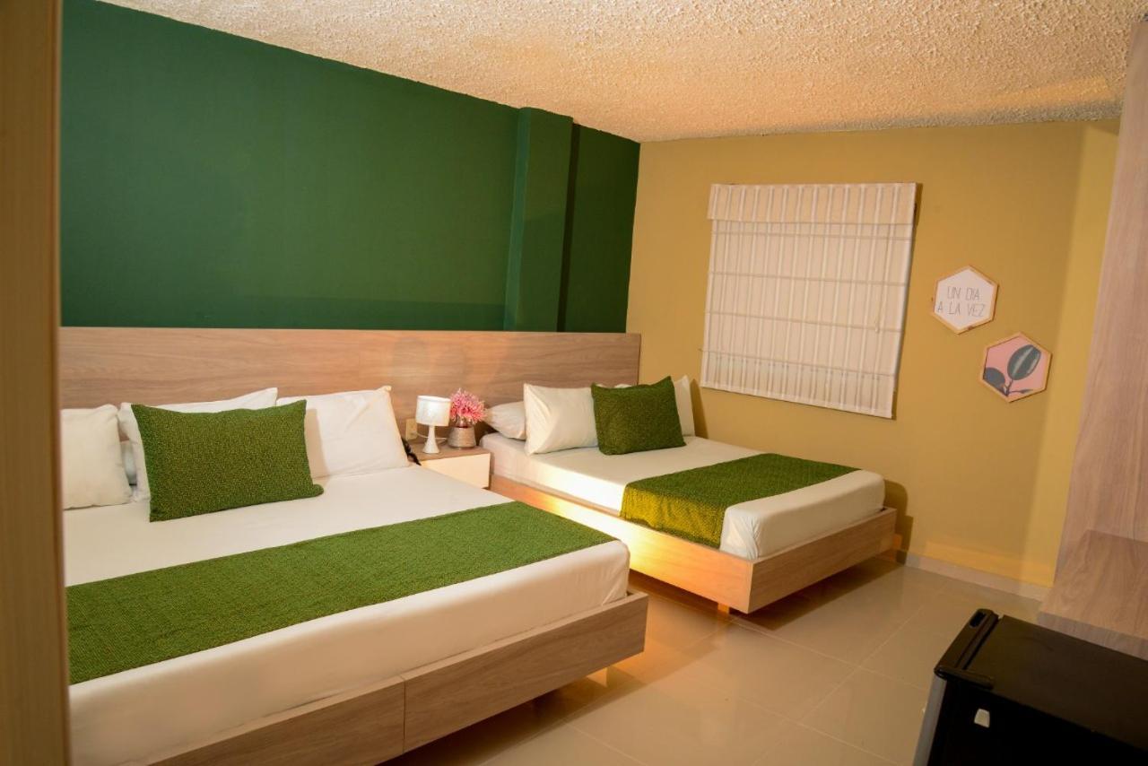Hotel Prado 34 West ブカラマンガ エクステリア 写真