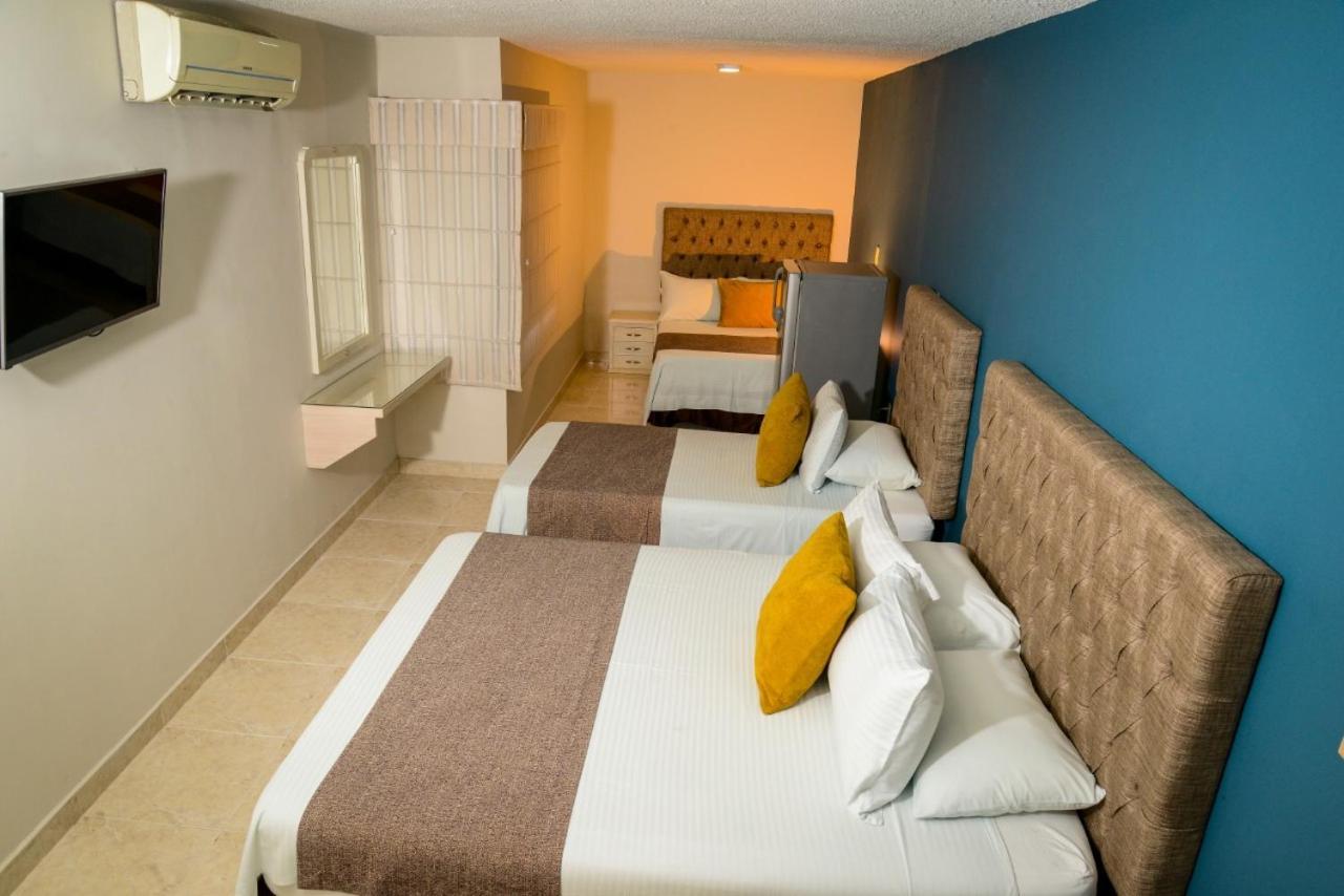 Hotel Prado 34 West ブカラマンガ エクステリア 写真