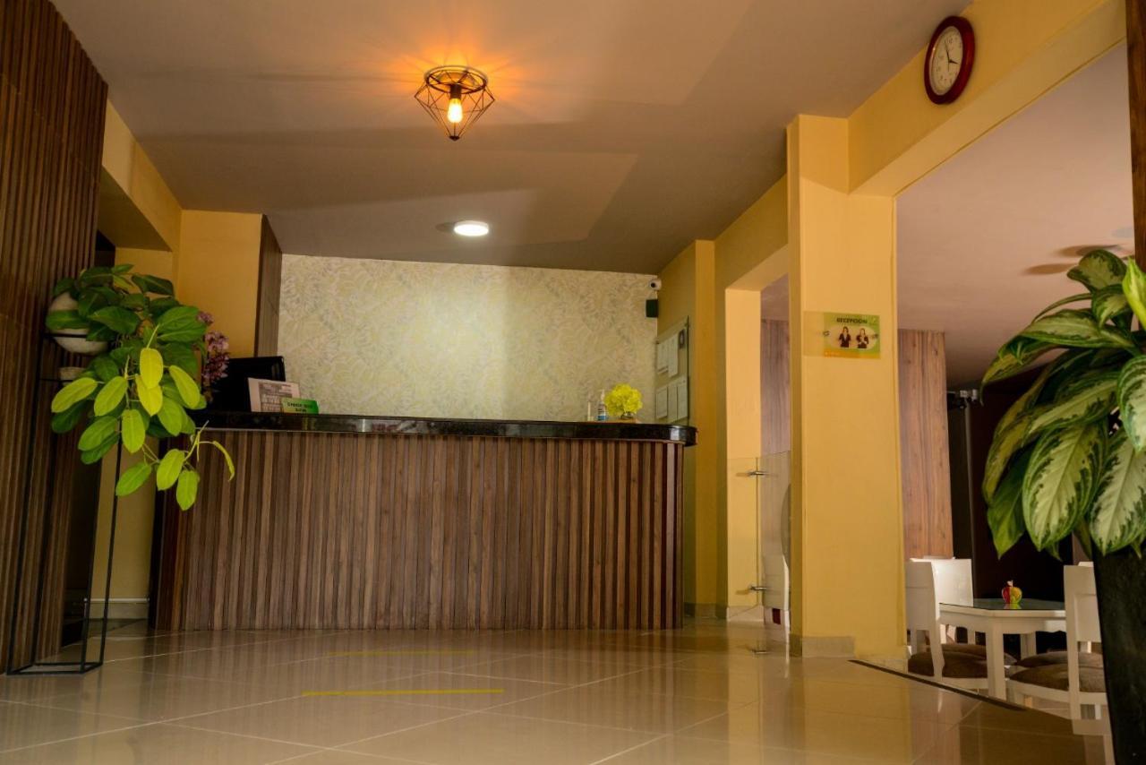 Hotel Prado 34 West ブカラマンガ エクステリア 写真