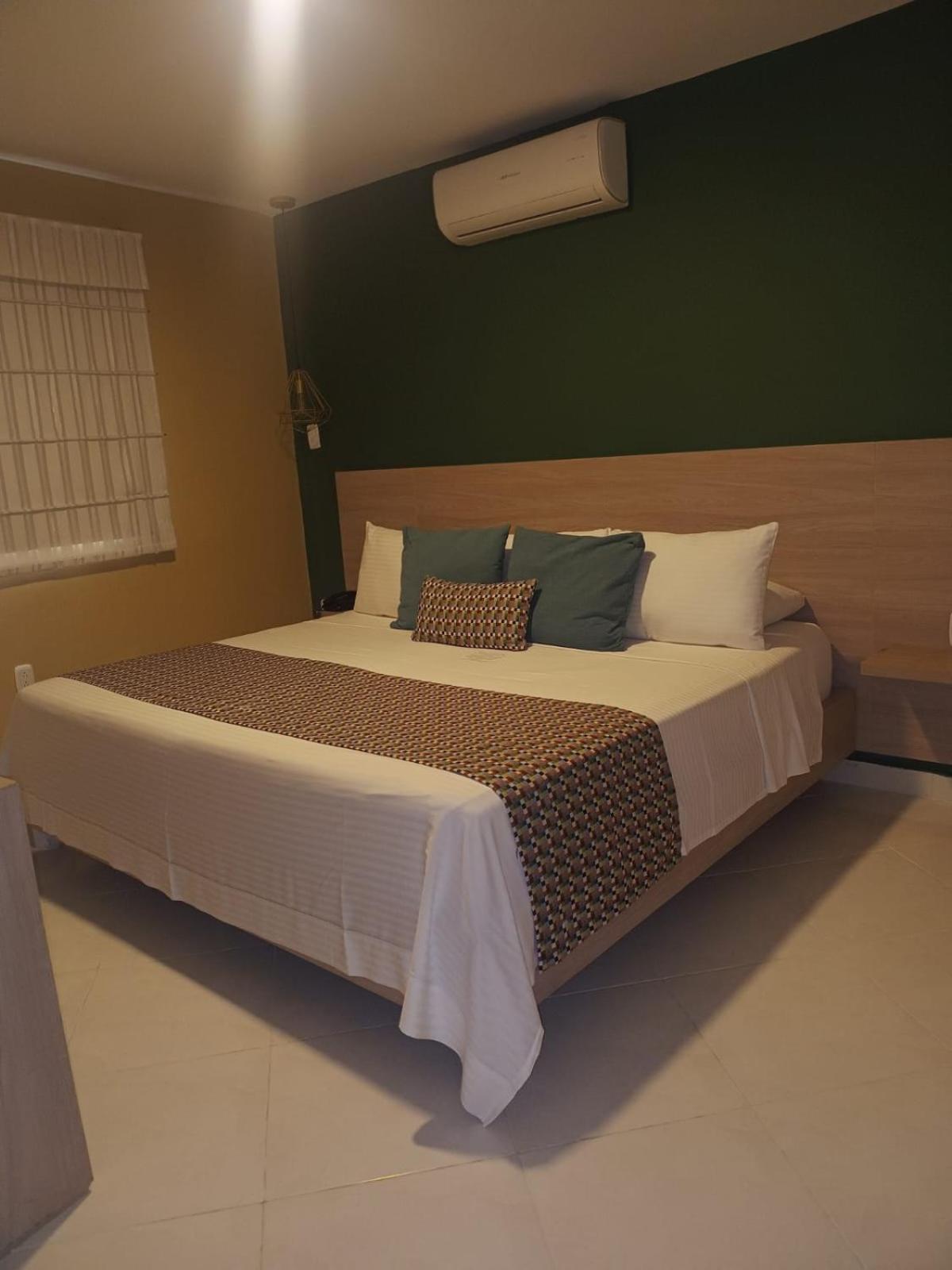 Hotel Prado 34 West ブカラマンガ エクステリア 写真