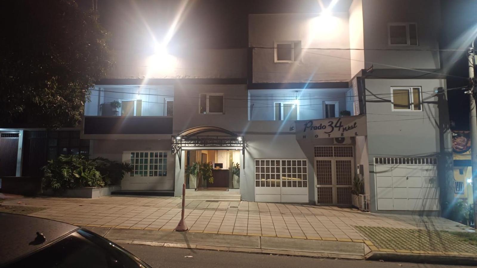 Hotel Prado 34 West ブカラマンガ エクステリア 写真