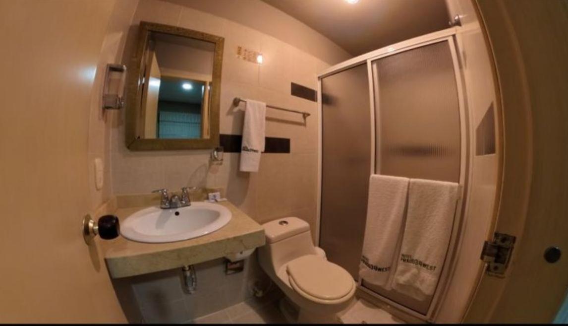 Hotel Prado 34 West ブカラマンガ エクステリア 写真