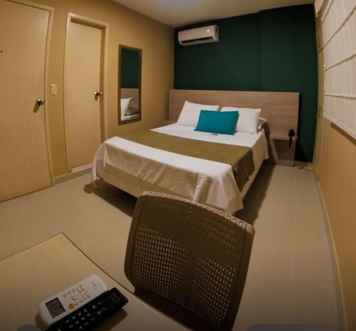 Hotel Prado 34 West ブカラマンガ エクステリア 写真