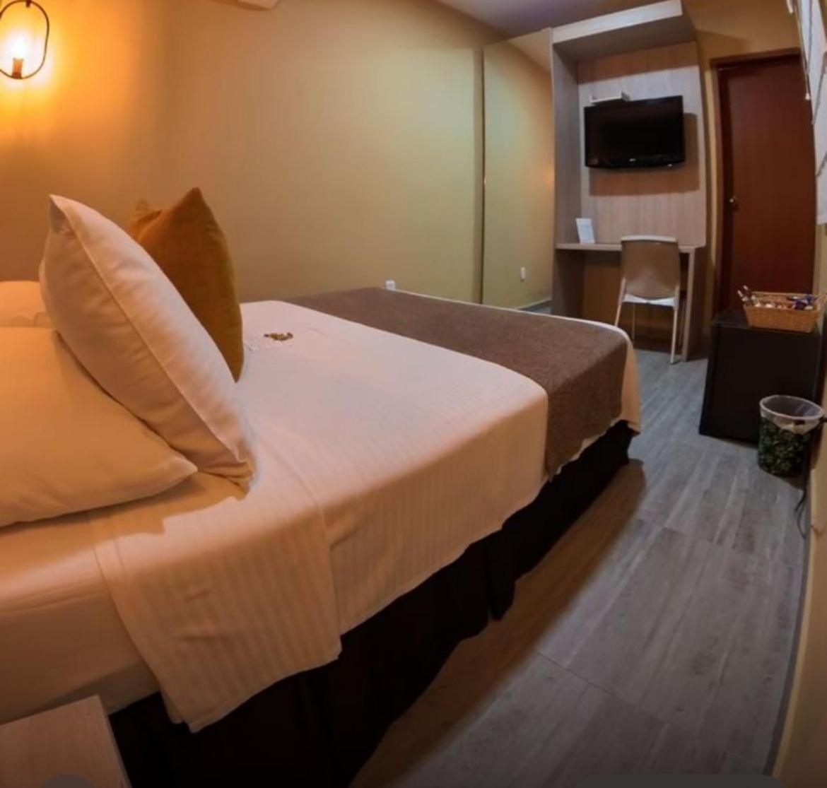 Hotel Prado 34 West ブカラマンガ エクステリア 写真