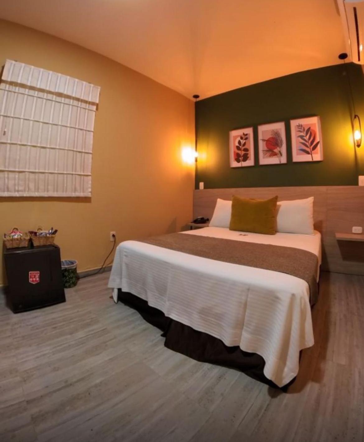 Hotel Prado 34 West ブカラマンガ エクステリア 写真