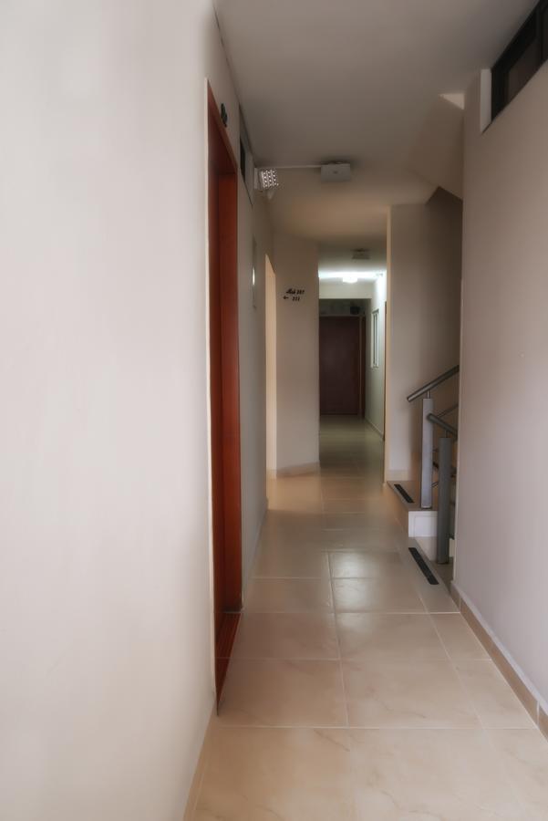 Hotel Prado 34 West ブカラマンガ エクステリア 写真