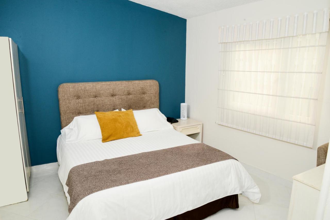 Hotel Prado 34 West ブカラマンガ エクステリア 写真