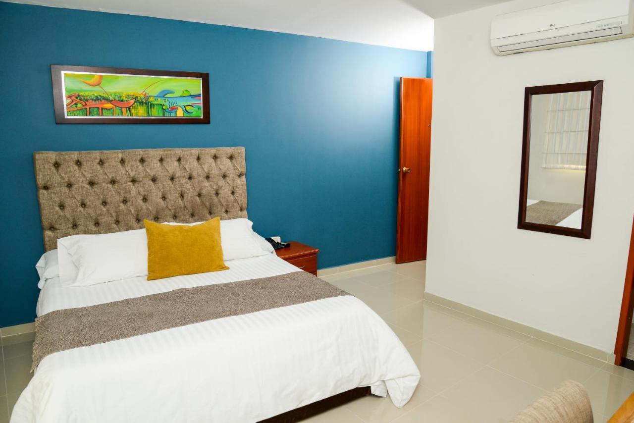 Hotel Prado 34 West ブカラマンガ エクステリア 写真