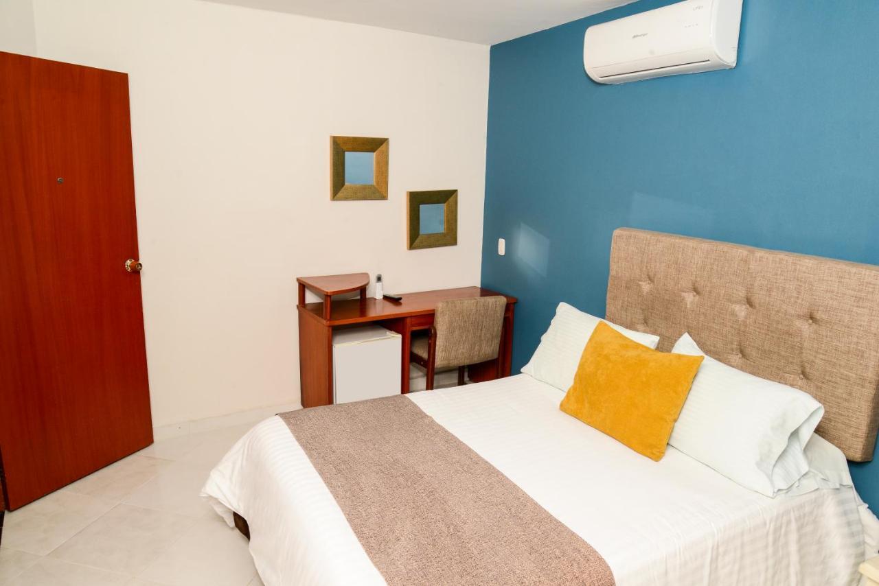 Hotel Prado 34 West ブカラマンガ エクステリア 写真