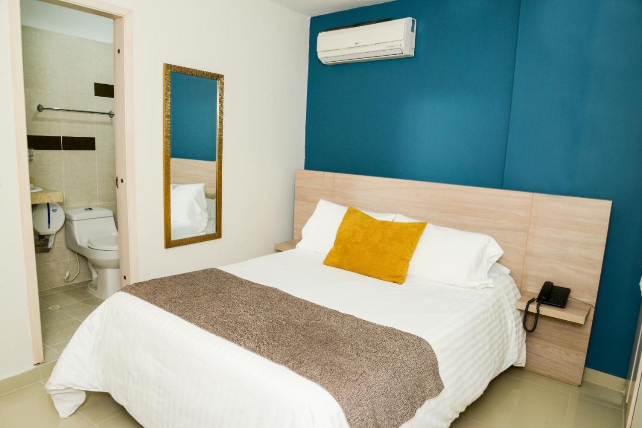 Hotel Prado 34 West ブカラマンガ エクステリア 写真